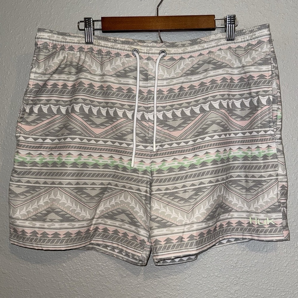 Huk Mens Swim Trunks Gray Shark Teeth Volley 37 Waist 5.5 Inseam Fishing Beach